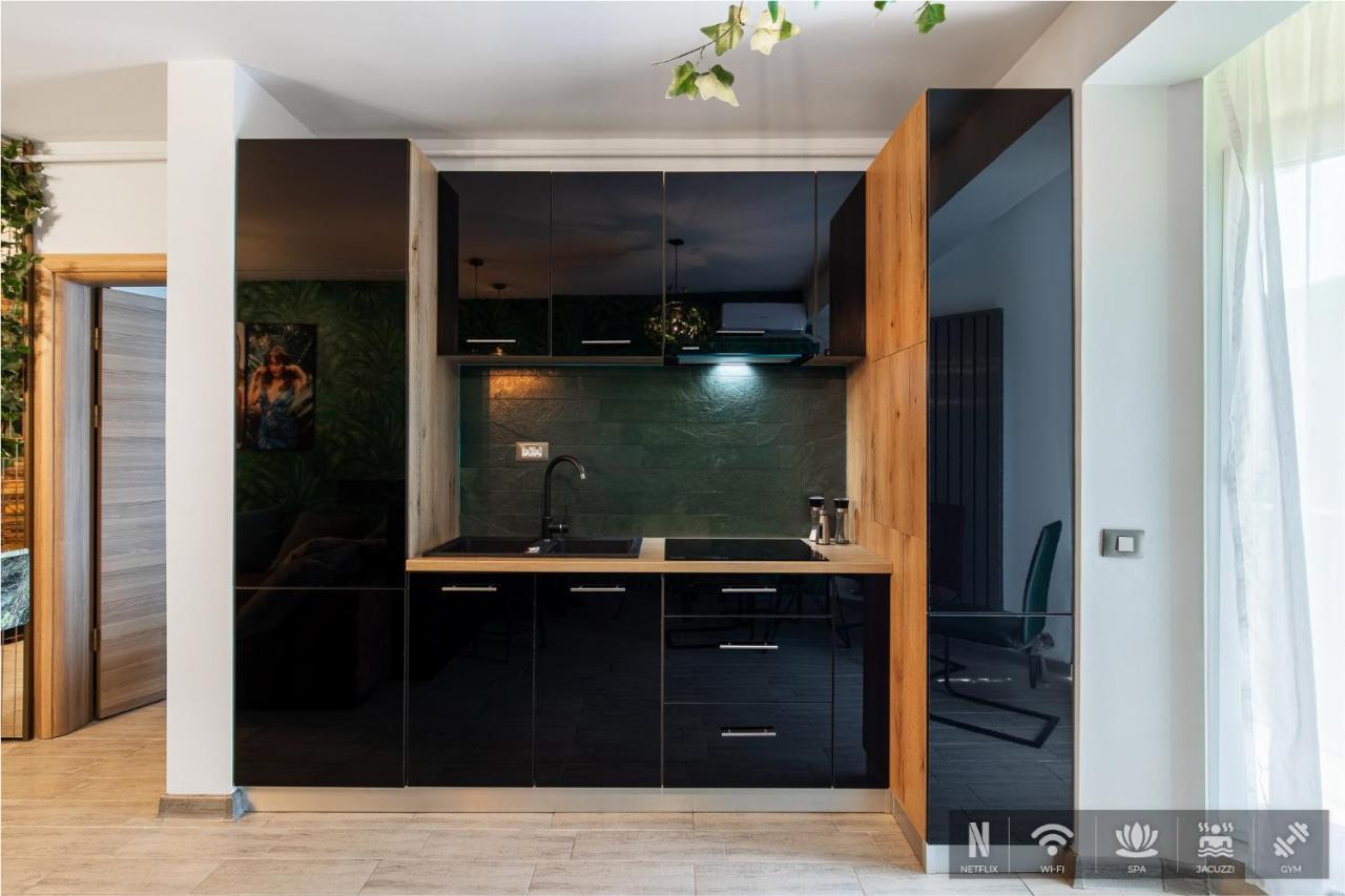Excentric Apartament & Sea View By Alezzi Navodari Bagian luar foto