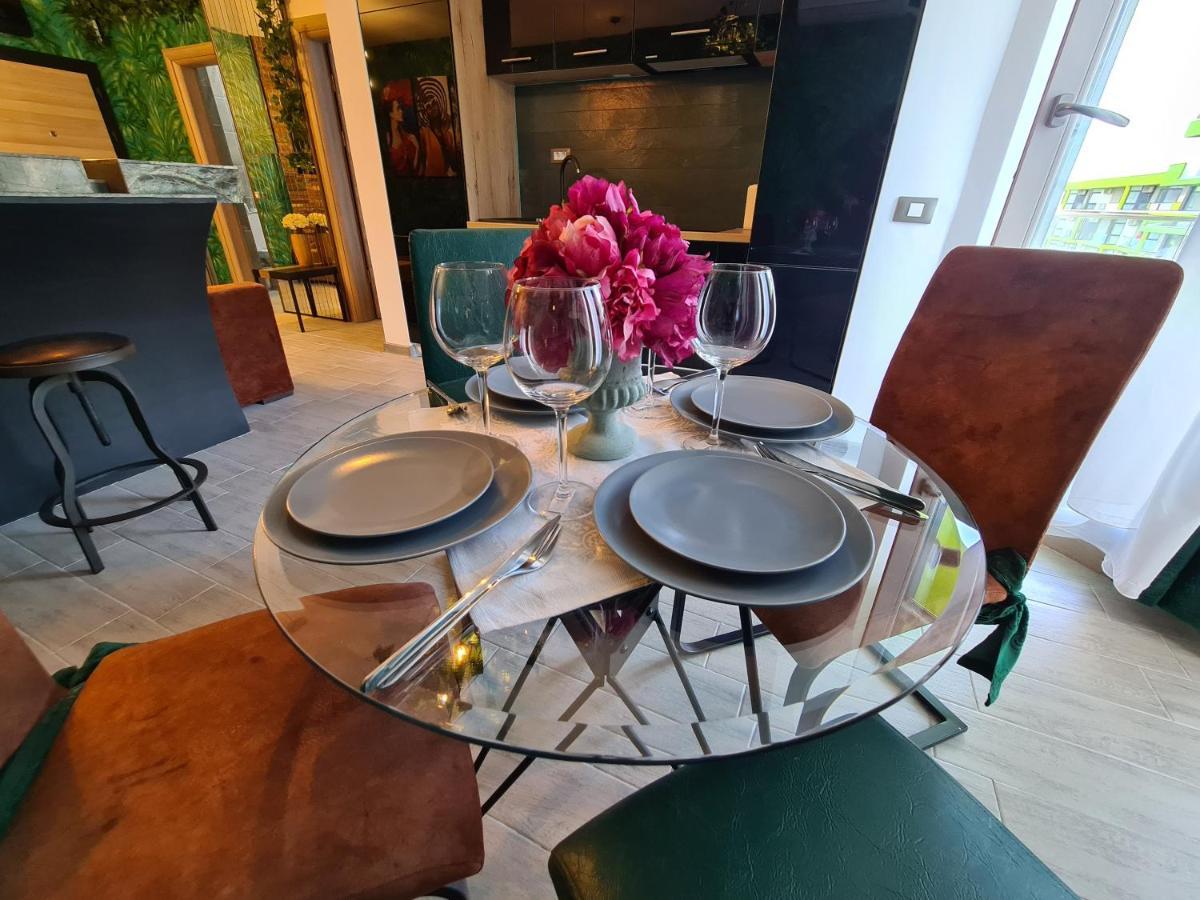 Excentric Apartament & Sea View By Alezzi Navodari Bagian luar foto