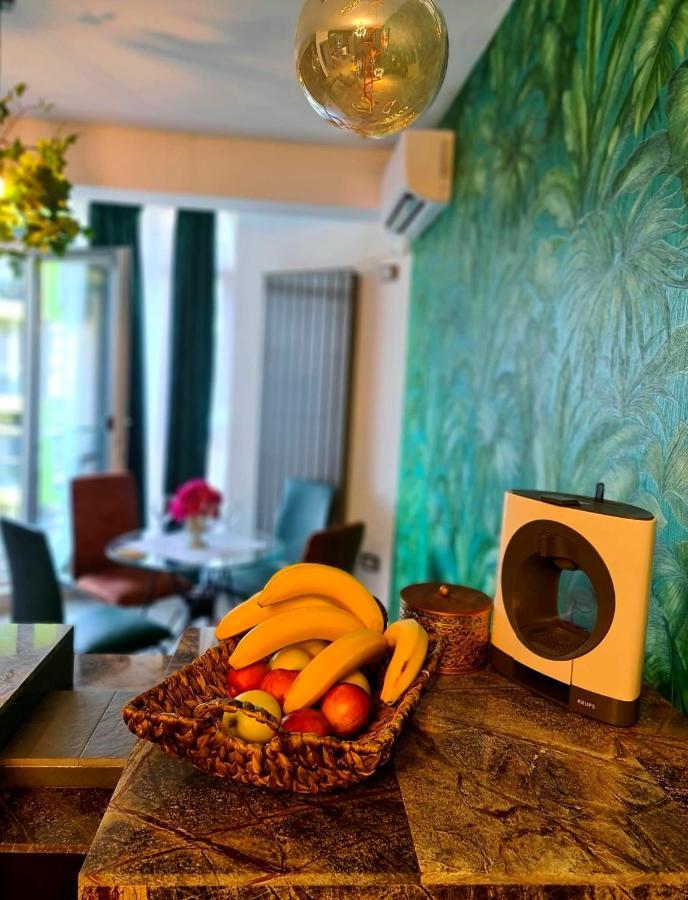 Excentric Apartament & Sea View By Alezzi Navodari Bagian luar foto