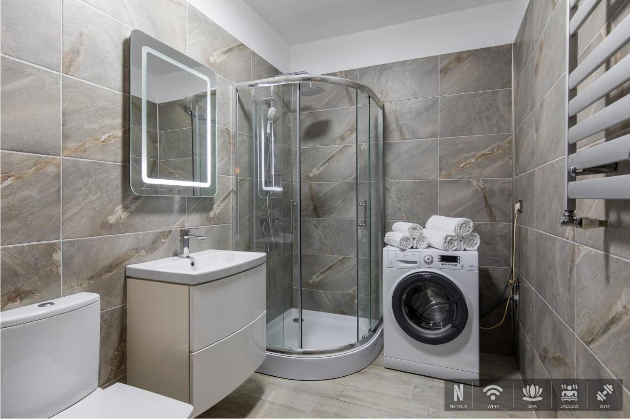 Excentric Apartament & Sea View By Alezzi Navodari Bagian luar foto